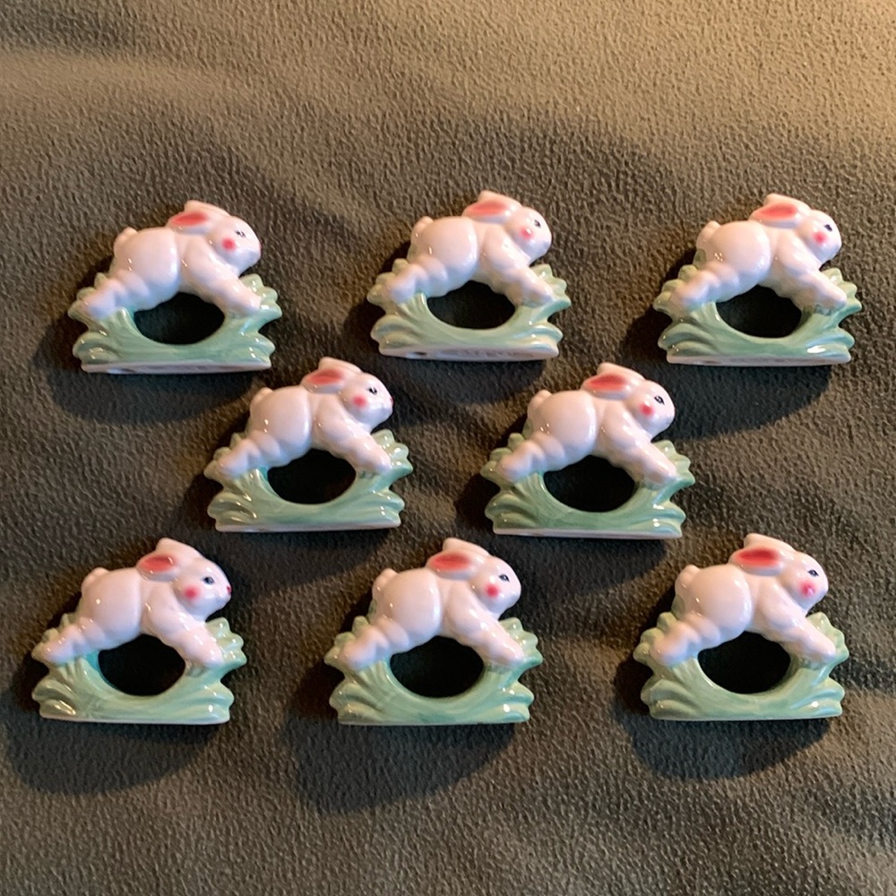 8 brn ceramic rabbit napkins rings. Size approx 3 3/4” x 3 1/4” x 1 1/4”